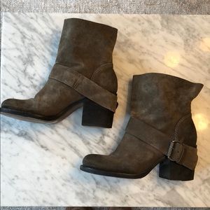 Vera Wang Lavender Label boots size 7.5